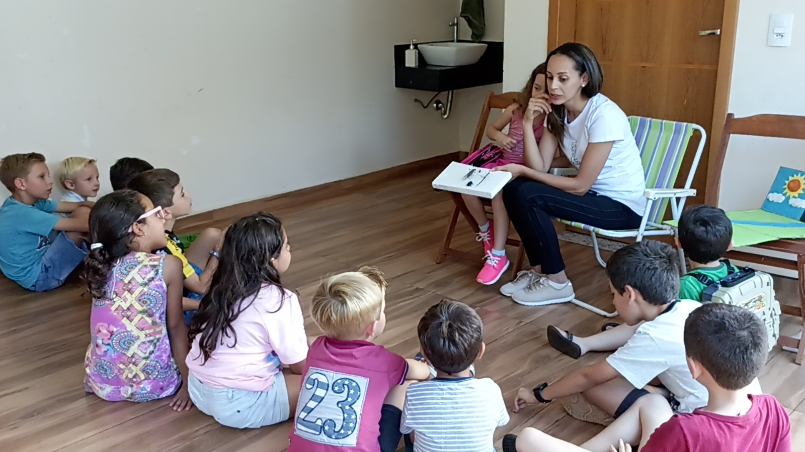 Oficina em grupo conduzida por Adélli Luna
